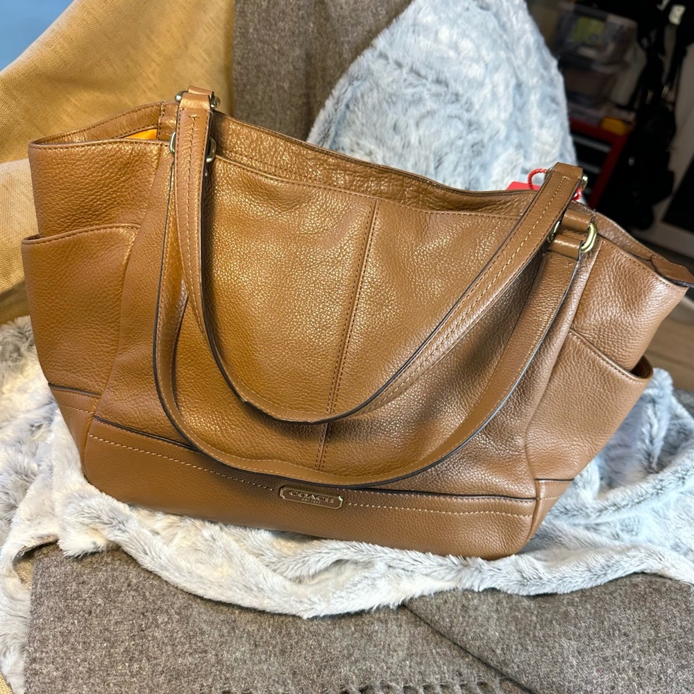 Vintage Coach Brown Leather Shoulder Bag. $225